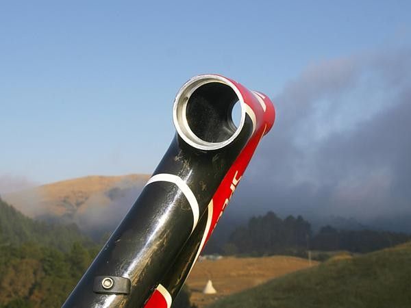 The top tube, head tube and down tube are now all molded as one piece, meaning the head tube area is far cleaner-looking inside.