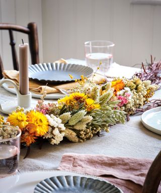 flower decorating idea with dried flowers