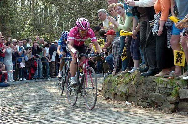 Andreas Klier (T-Mobile) a little way off Boonen and PVP on the Muur