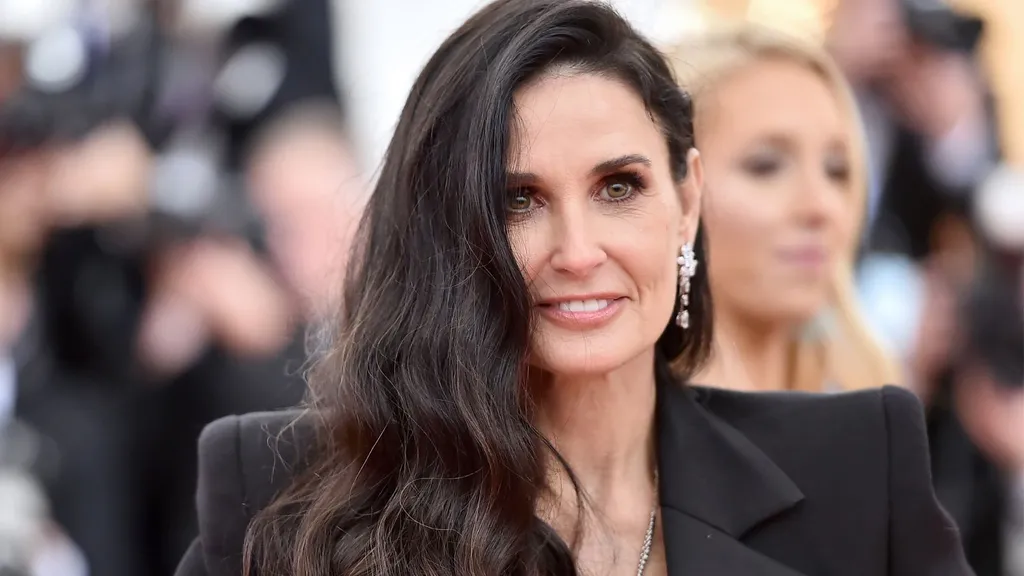 Demi Moore’s Breakfast Nook Radiates Rustic Elegance