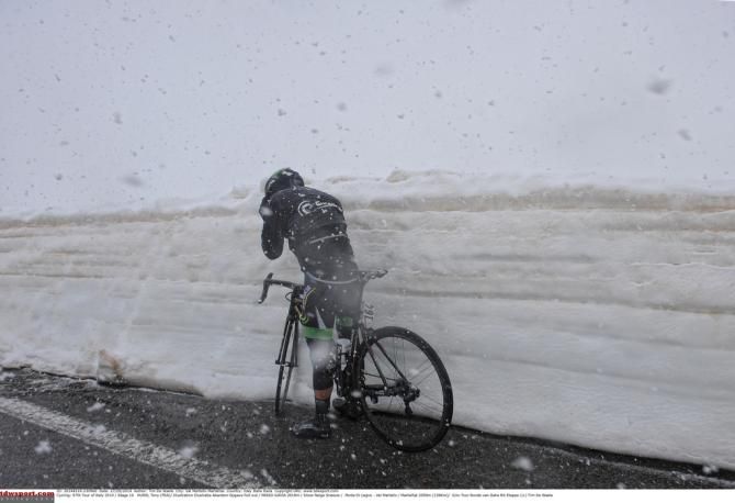 Tony Hurel (Europcar) struggling in the snow