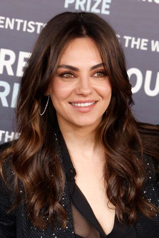 mila kunis - hairstyle for round faces