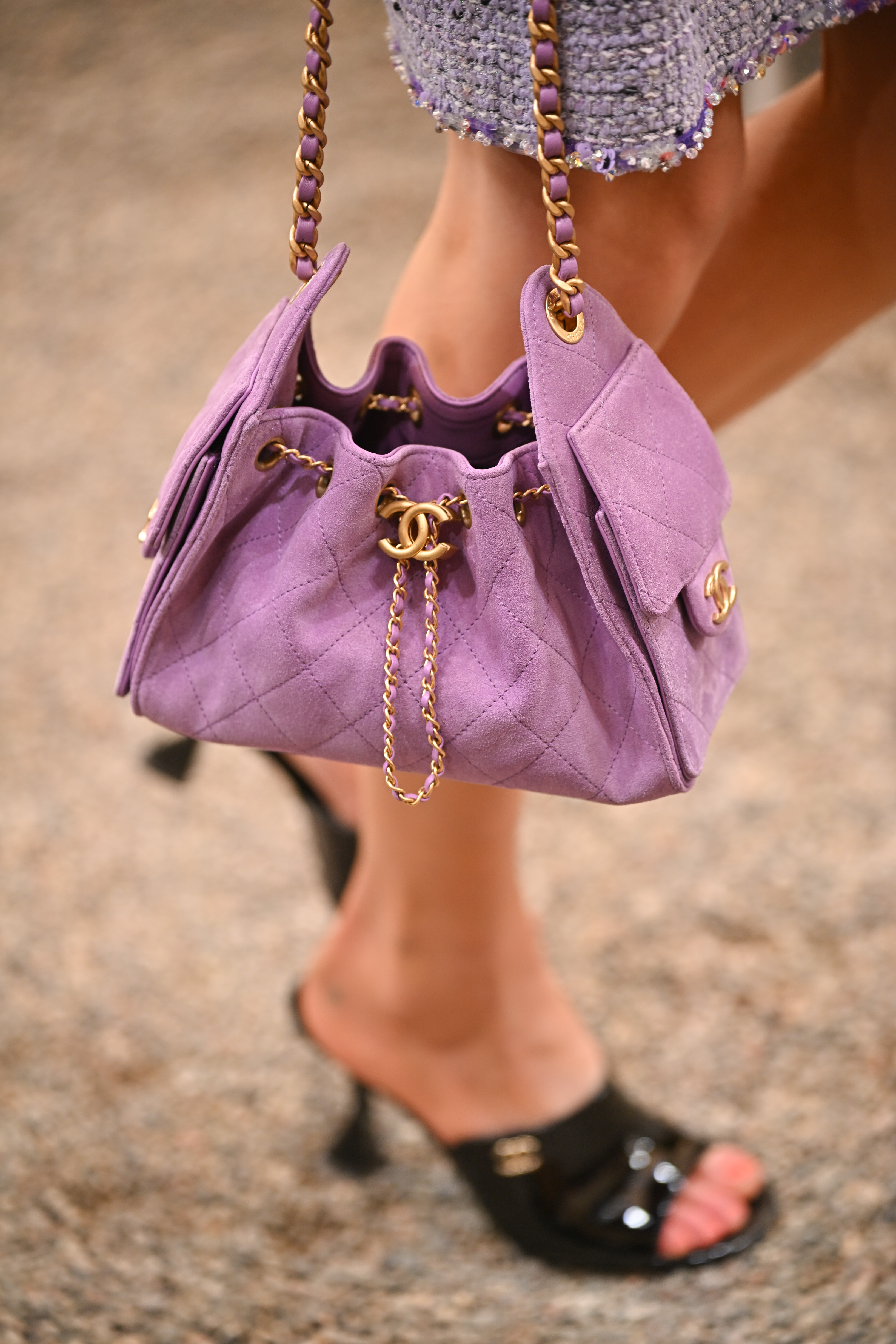 COMO, ITALY - APRIL 29: A model, bag detail, walks the runway at the Chanel Cruise 2025 fashion show at Villa D&amp;amp;apos;Este on April 29, 2025 in Como, Italy. (Photo by Stephane Cardinale - Corbis/Corbis via Getty Images)