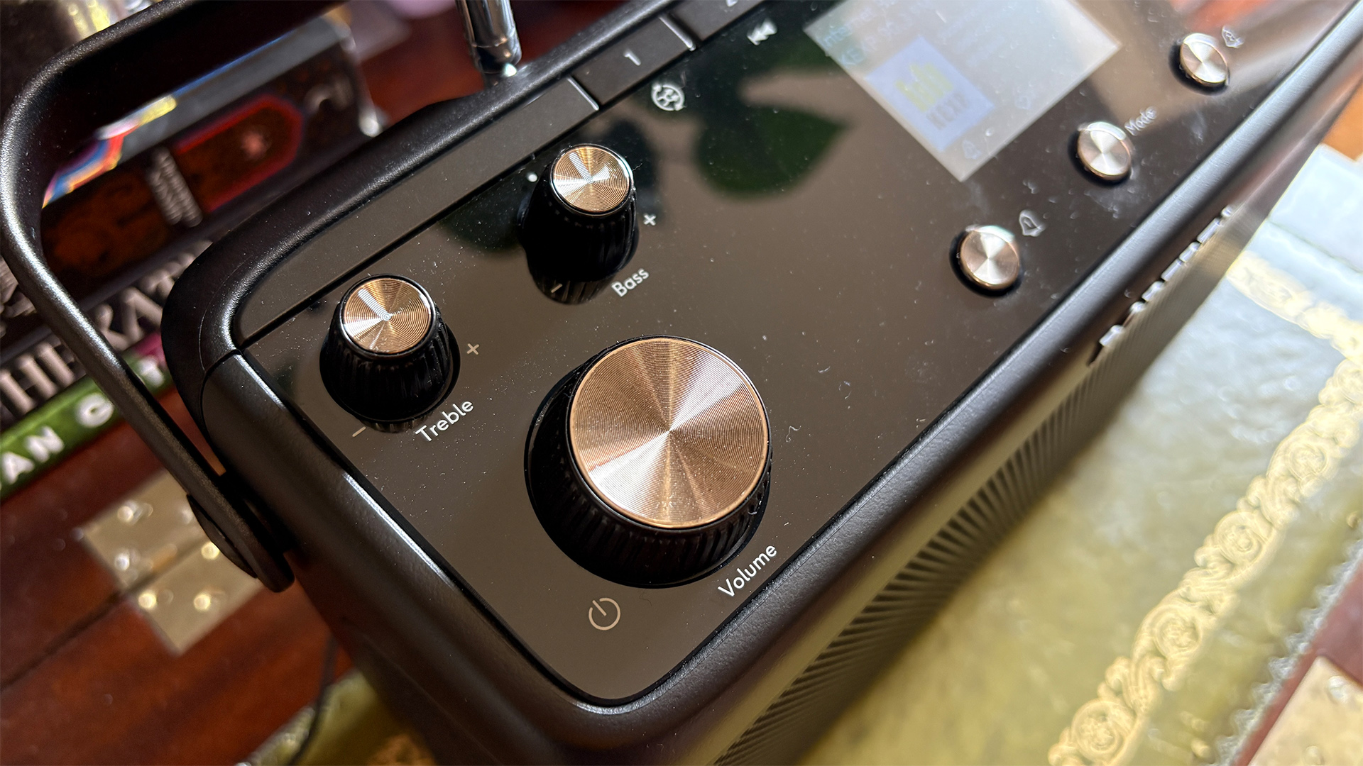 Roberts Stream 219 radio from above, detail of volume and treble/bass control dials