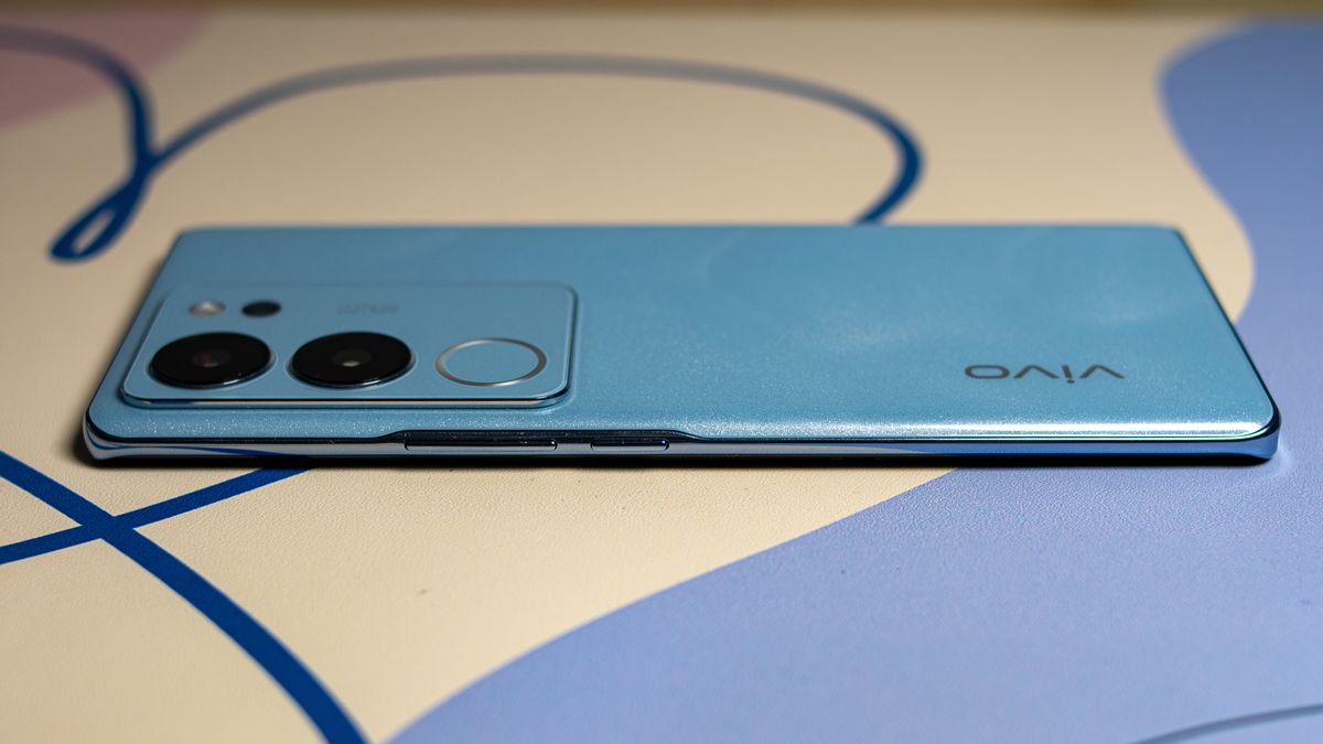Vivo V29 volume rocker and power button