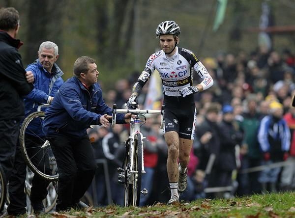Niels Albert (BKCP - Powerplus) gets a clean bike from the pit.