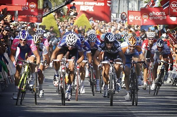 Quick Step's Andreas Stauff was passed at the line by JJ Haedo (Saxo Bank) for third.