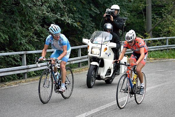 Georg Totschnig (Gerolsteiner) and Andrea Pagoto (Panaria ) breakaway on the Ghisallo.