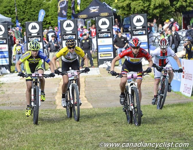 Anne Terpstra leading Peta Mullens and Jennifer Kupferschmied
