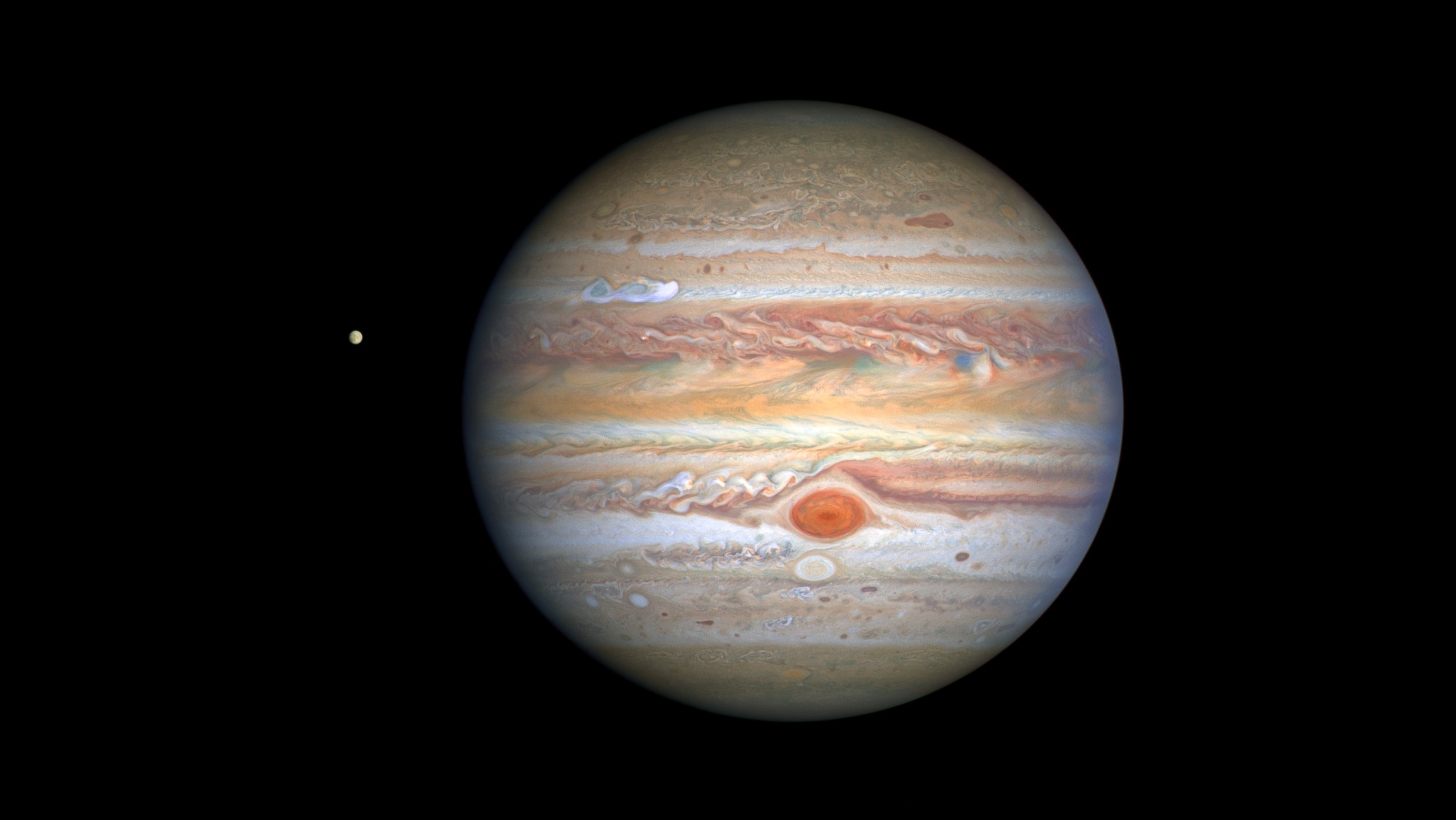 Image of Jupiter shows bands of orange and yellow sweeping across the surface.