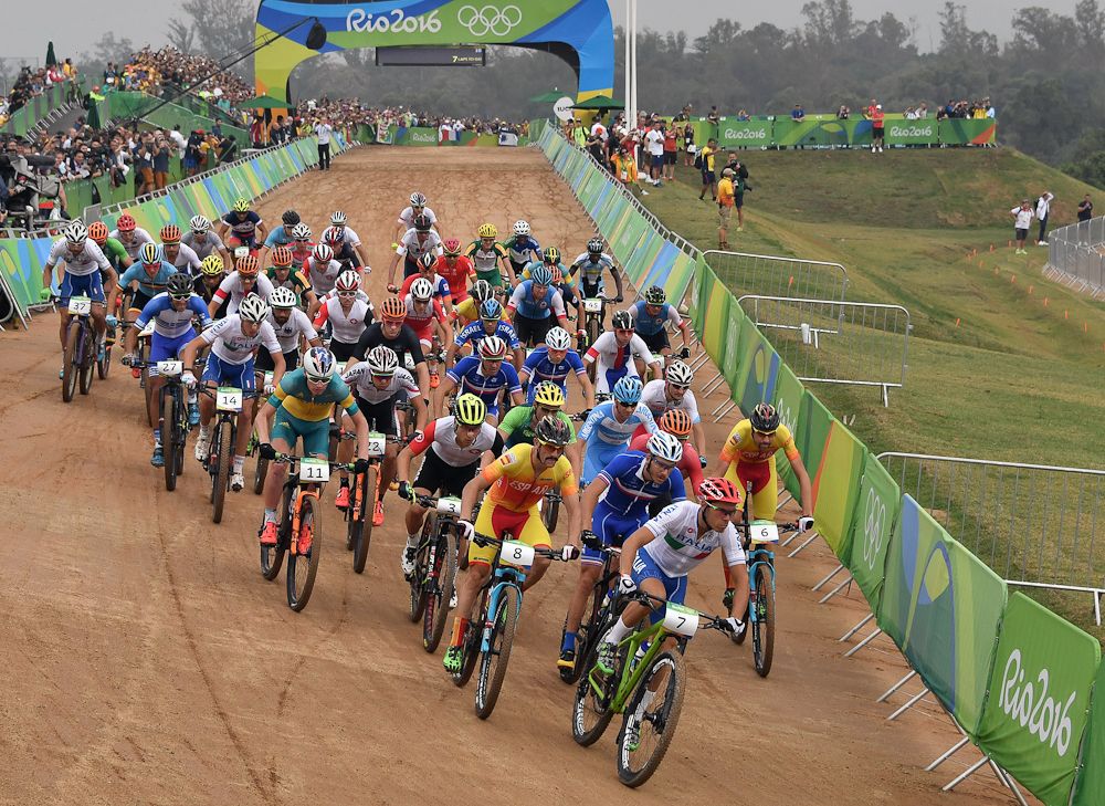 The men's race gets underway.