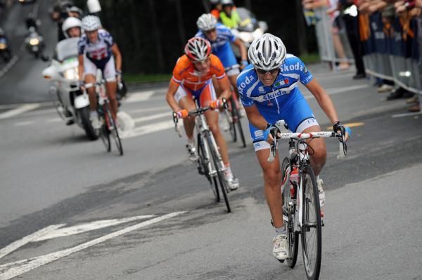 Tatiana Guderzo (Italy) launches her race-winning attack.