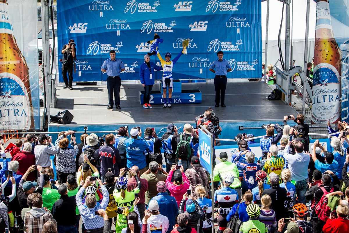 Katie Hall (UnitedHealthcare) takes the leaders jersey on stage 1