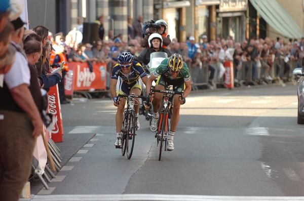 Marcato and Scheirlinckx battle for the line.