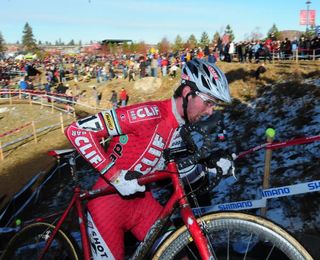 Troy Wells (Clif Bar) runs the stairs at the US cyclo-cross championships in Bend, Oregon.