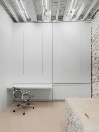 Office space inside Massimo de Carlo Pièce Unique by Kengo Kuma
