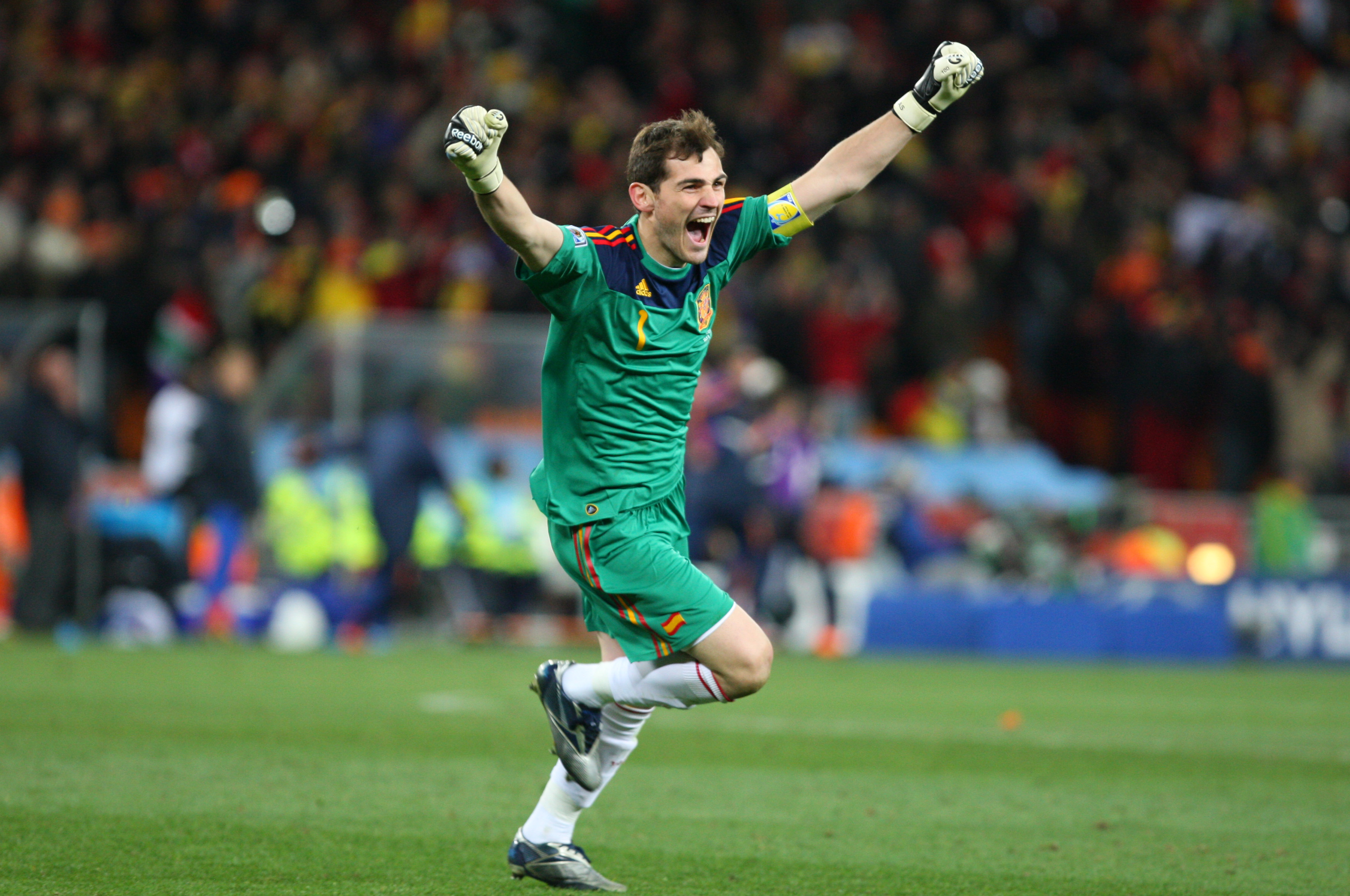 Iker Casillas celebra la victoria de España en la Copa del Mundo en 2010.