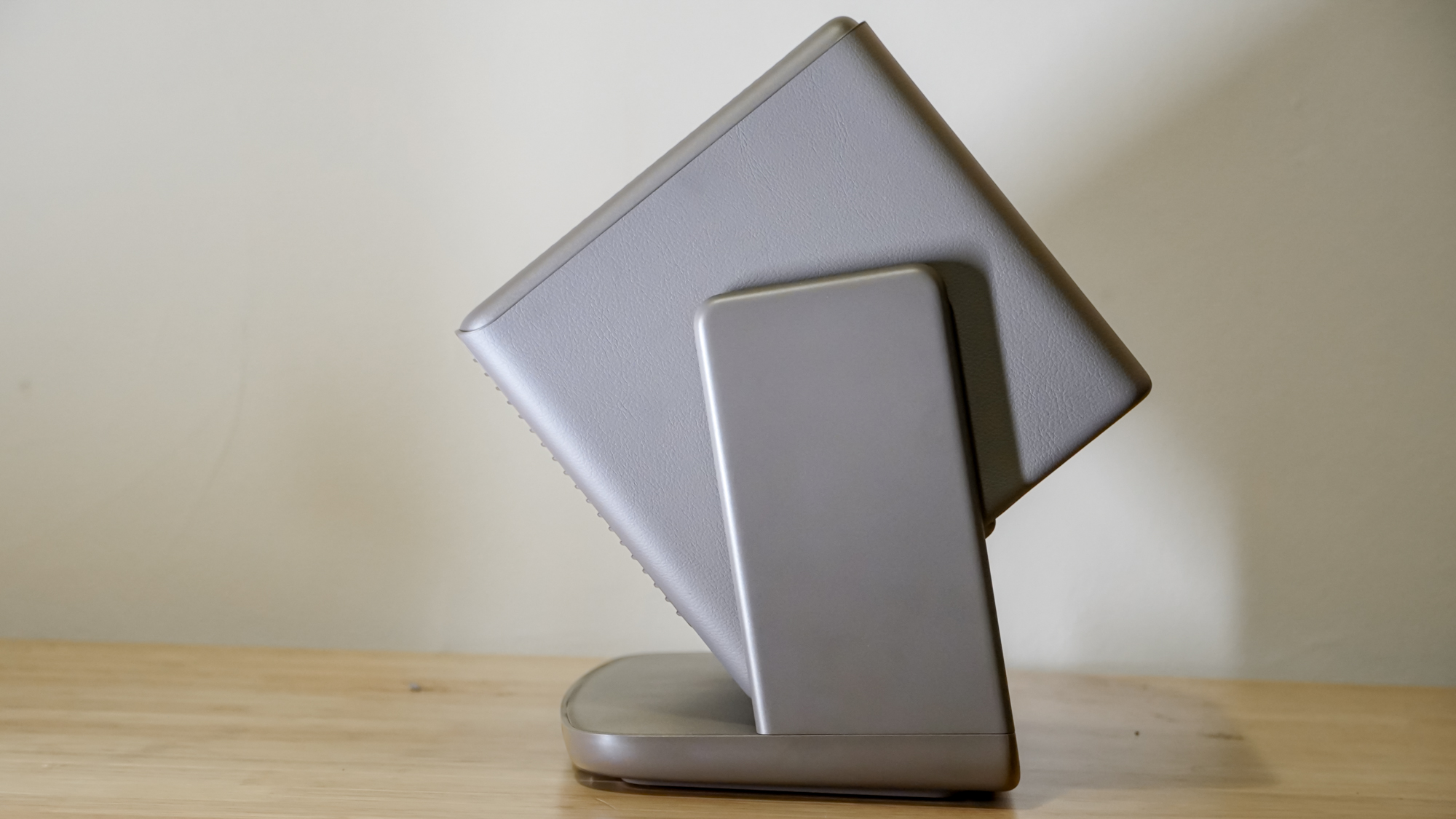 Xgimi Horizon 20 Pro 4K projector on a table