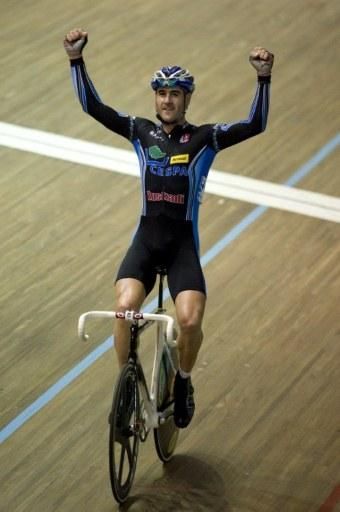 Unai Elorriaga Zubiaur (Cespa&shy;Euskadi) celebrates his points race victory.