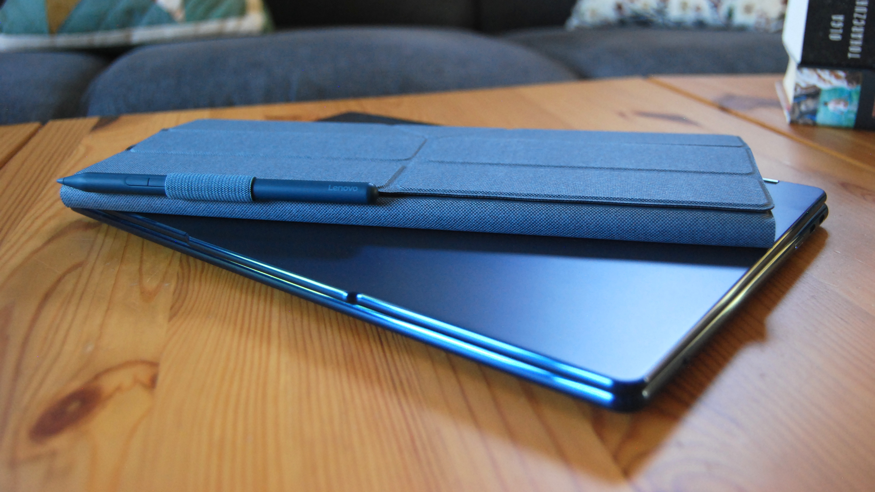 Lenovo Yoga Book 9i (Gen 10)