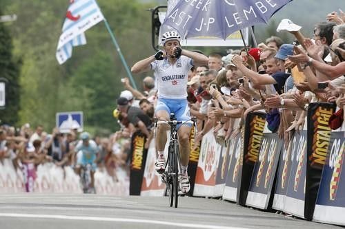 Davide Rebellin (Gerolsteiner) climbs up the Mur.