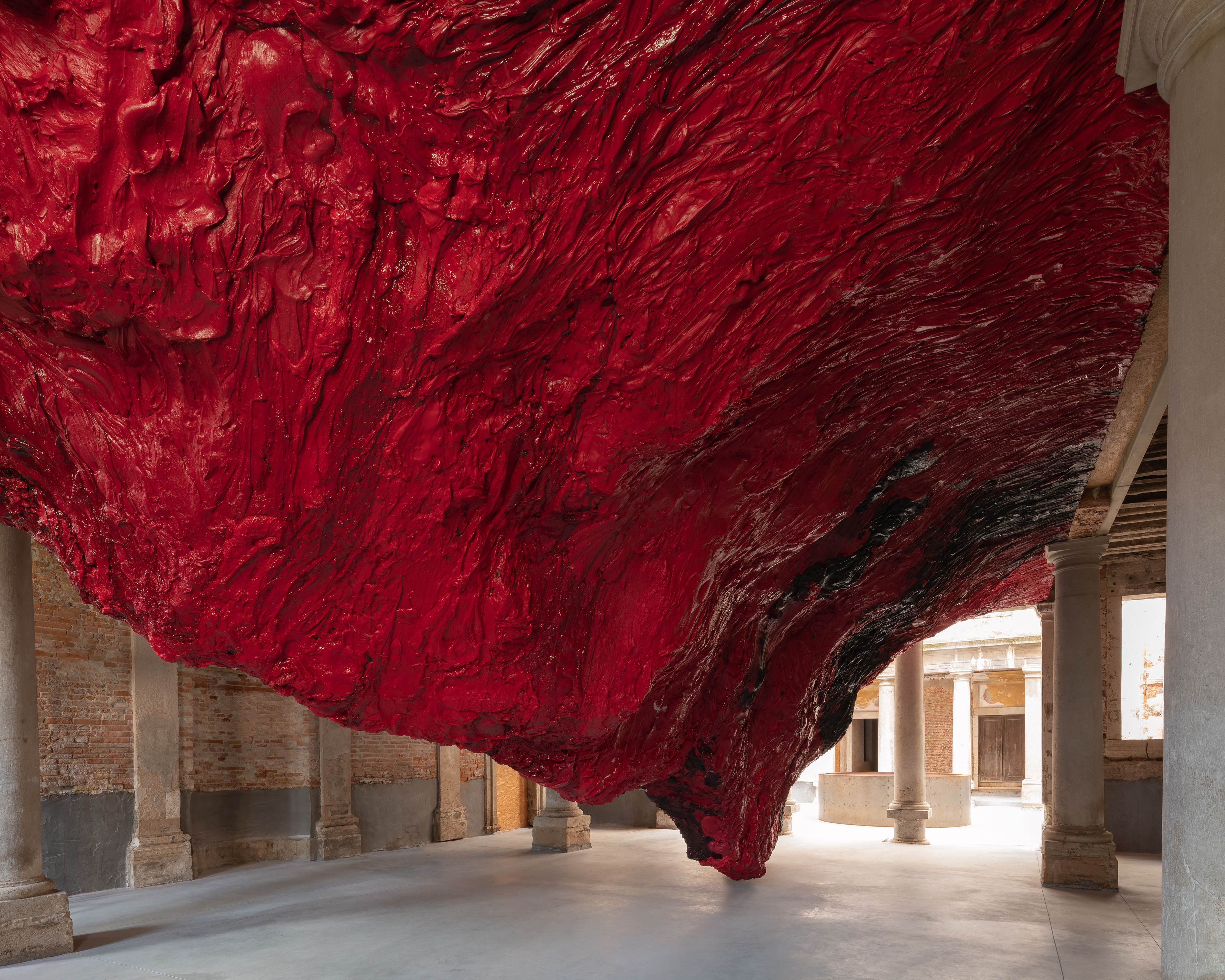 large anish kapoor sculptures at the hayward gallery