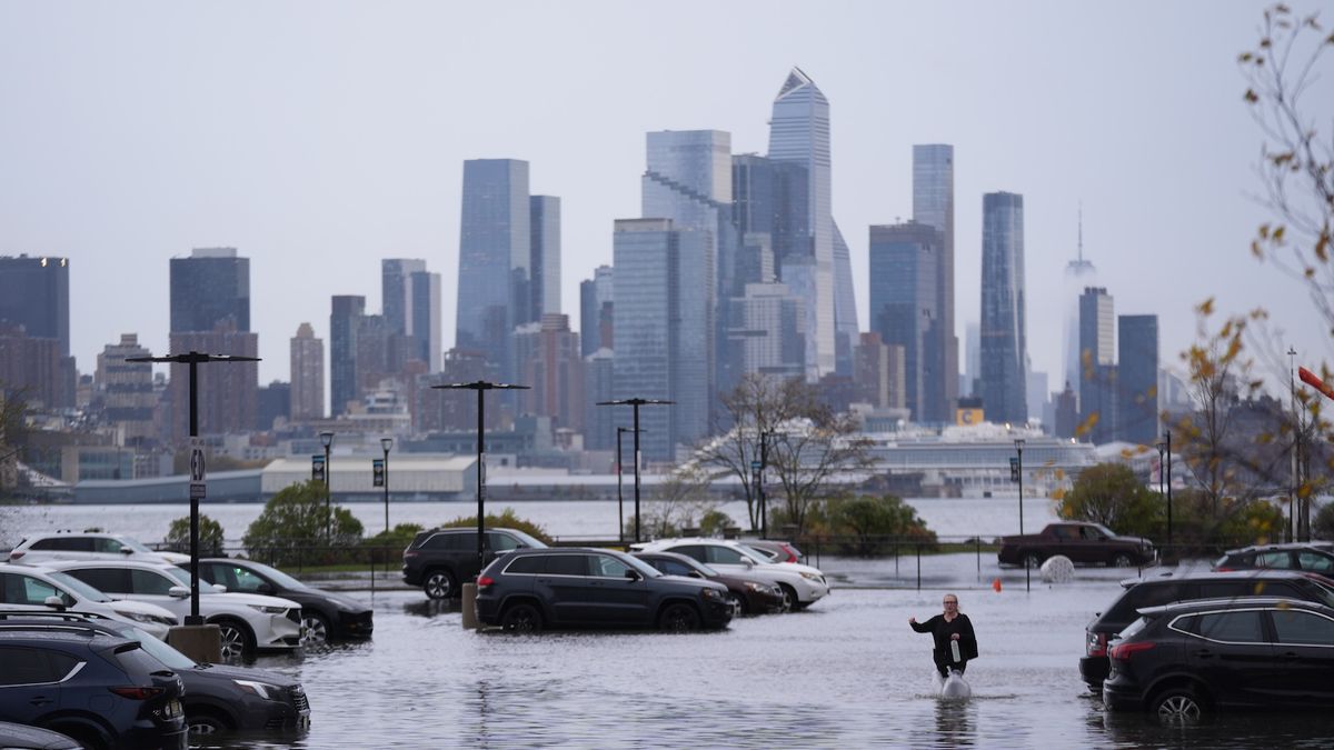 New York City is at major risk of flooding that could leave 4.4 million ...