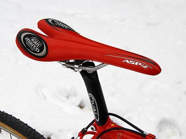 The Selle San Marco Aspide saddle is wrapped in red just for Sachs.