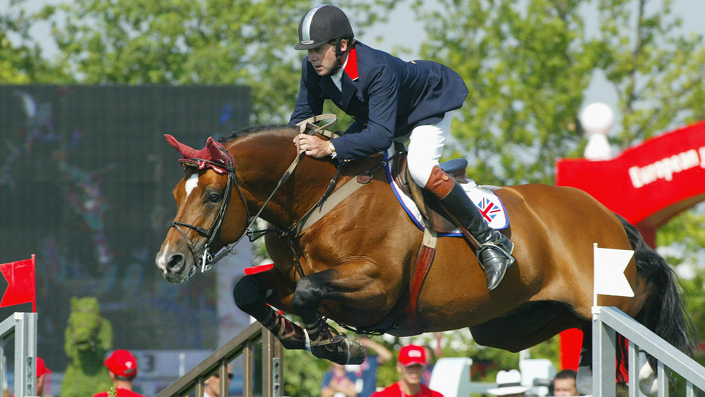 SAN PATRIGNANO, ITALY: British Nik Skelton jumps on Arko III during the jump-off in the San Patrignano CSI European Championship horse race 22 July 2005, during San Patrignano week equestrian races. AFP PHOTO / Nico CASAMASSIMA (Photo credit should read NICO CASAMASSIMA/AFP/Getty Images)