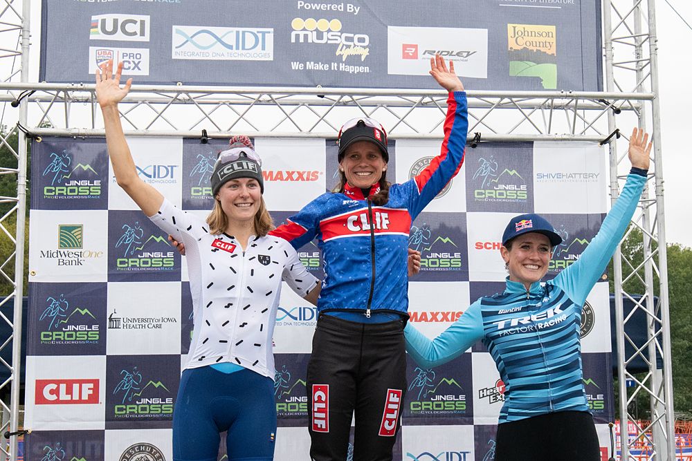 Maghalie Rochette, Katerina Nash and Ellen Noble on the podium