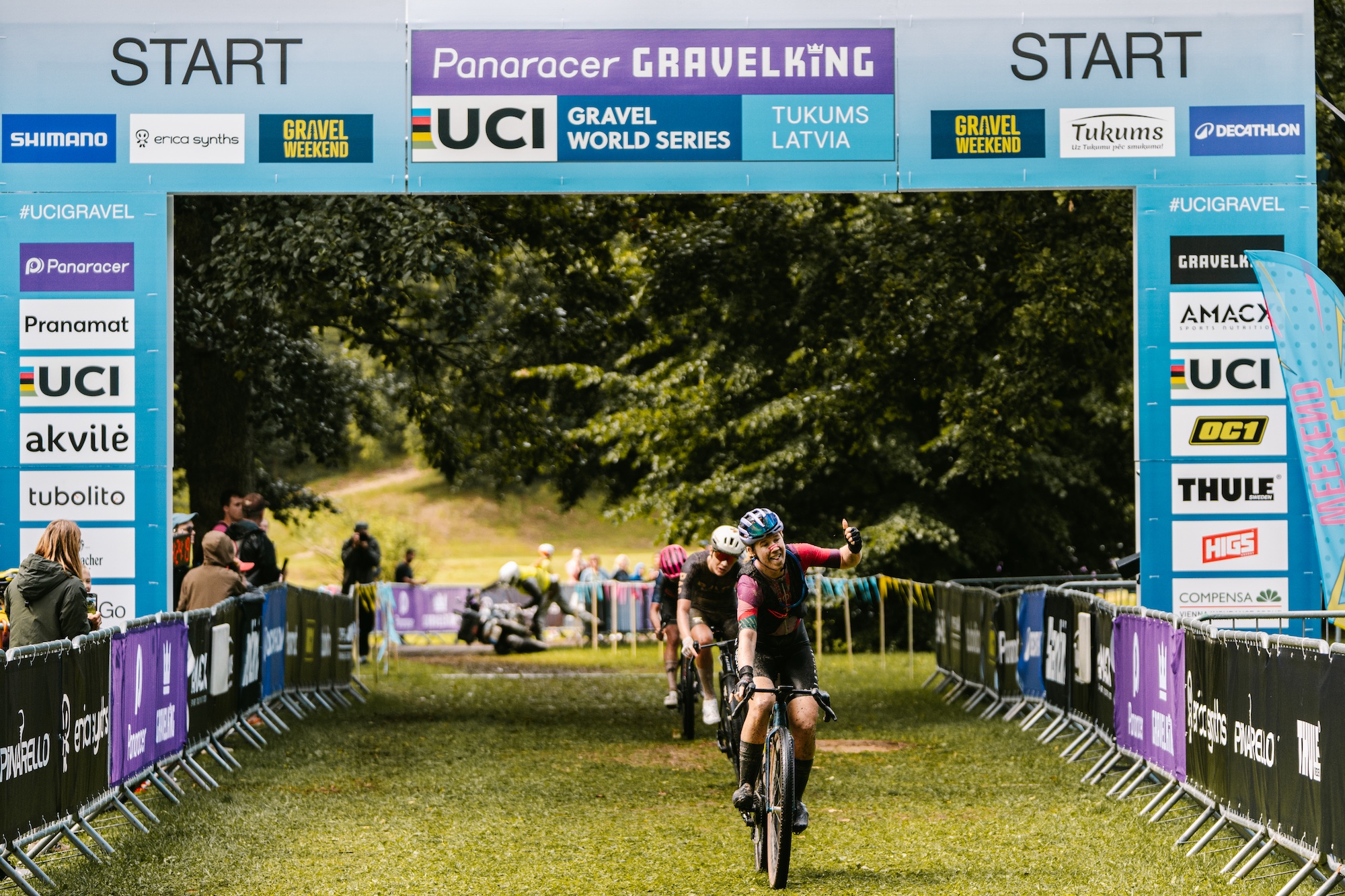 Marjolein van't Geloof wins the sprint to claim the elite women's victory at Gravel Weekend 2026
