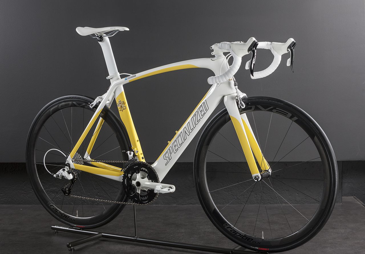 The Specialized Venge presented to Pope Francis by Peter Sagan