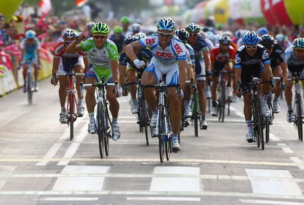 Marcel Kittel (Skil-Shimano) wins the final stage while runner-up Peter Sagan (Liquigas-Cannondale) celebrates overall victory.