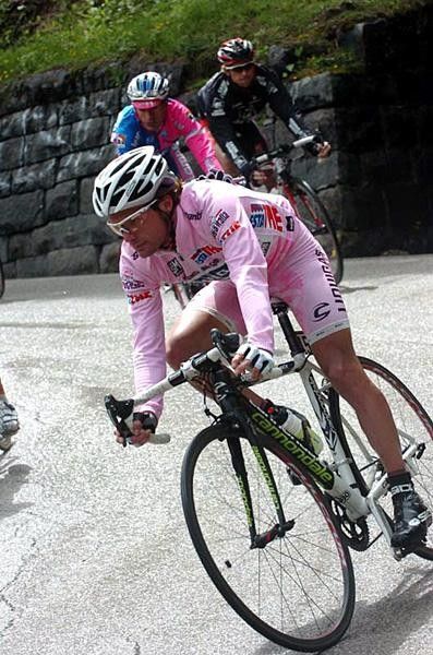 Danilo Di Luca (Liquigas) descends.