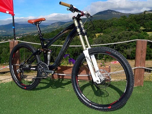 The Enduro SL platform receives mostly minor updates for 2008&hellip;but retains its sleek lines.