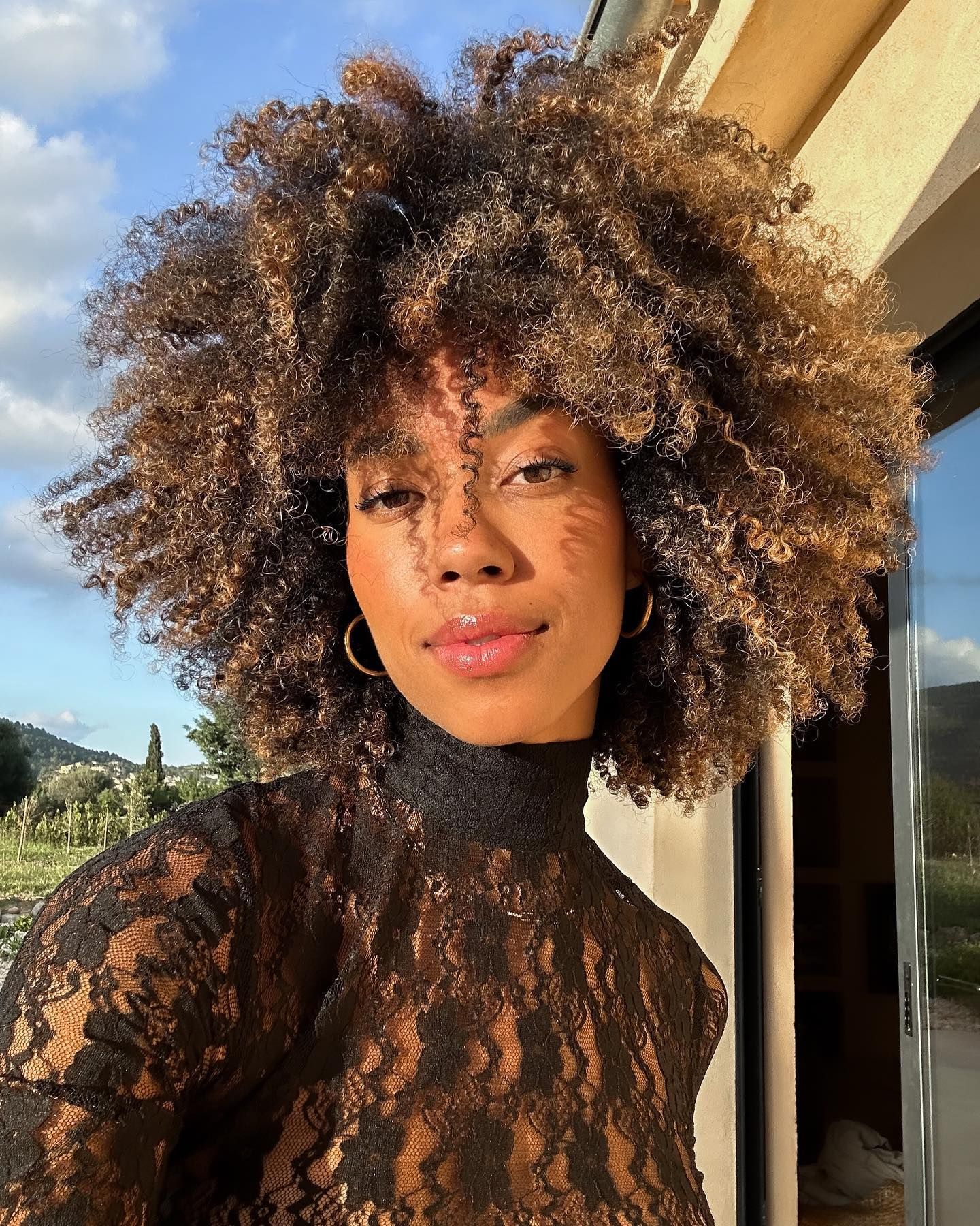 Amaka Hamelijnck Spring Makeup Trends 2024
