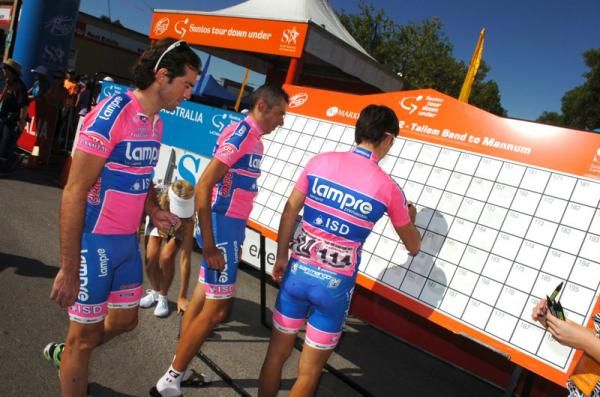 Lampre sign on at the start