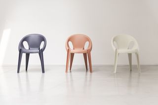 Blue, pink and white shell-shaped chairs made from recycled plastic
