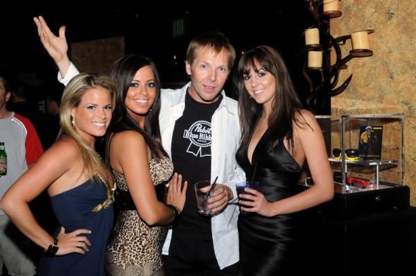 Steve Blick from event co-sponsor Oakley with Jillian, Daniela and Casey