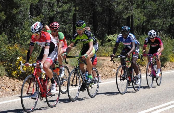 Dar&iacute;o Hern&aacute;ndez (Burgos BH), Be&ntilde;at Txoperena (Euskadi), Diego Rubio (Efapel), Augusto S&aacute;nchez (Differdange) and Silvio Giorni (Area Zero) formed the breakaway today.