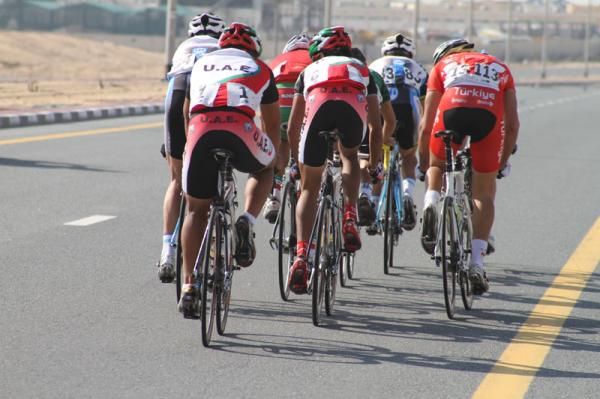 The lead group makes its way along the UAE's long flat roads