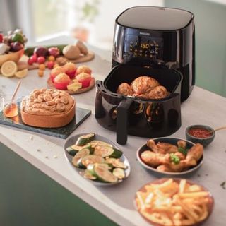 Philips Air Fryer Connected XL with food