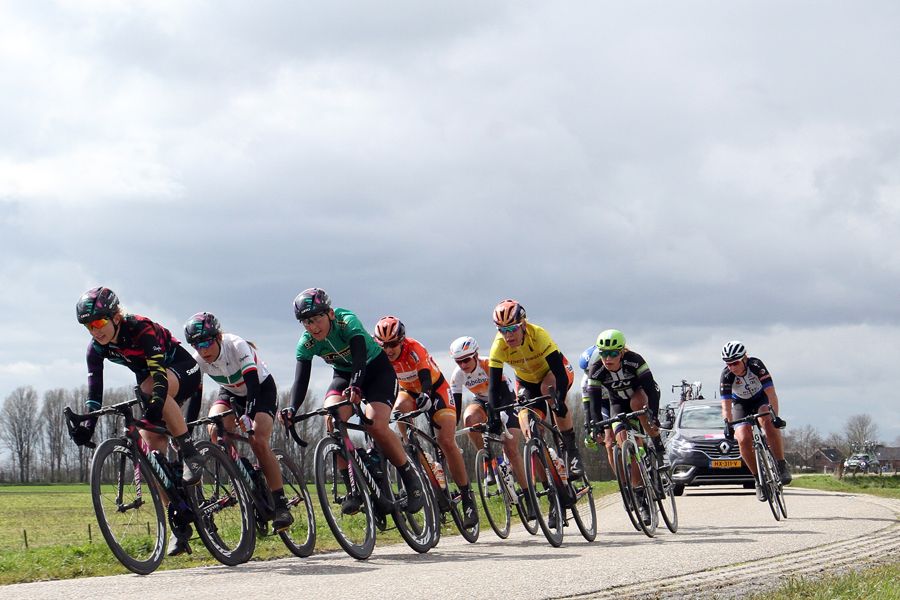 Ellen van Dijk made the leading group