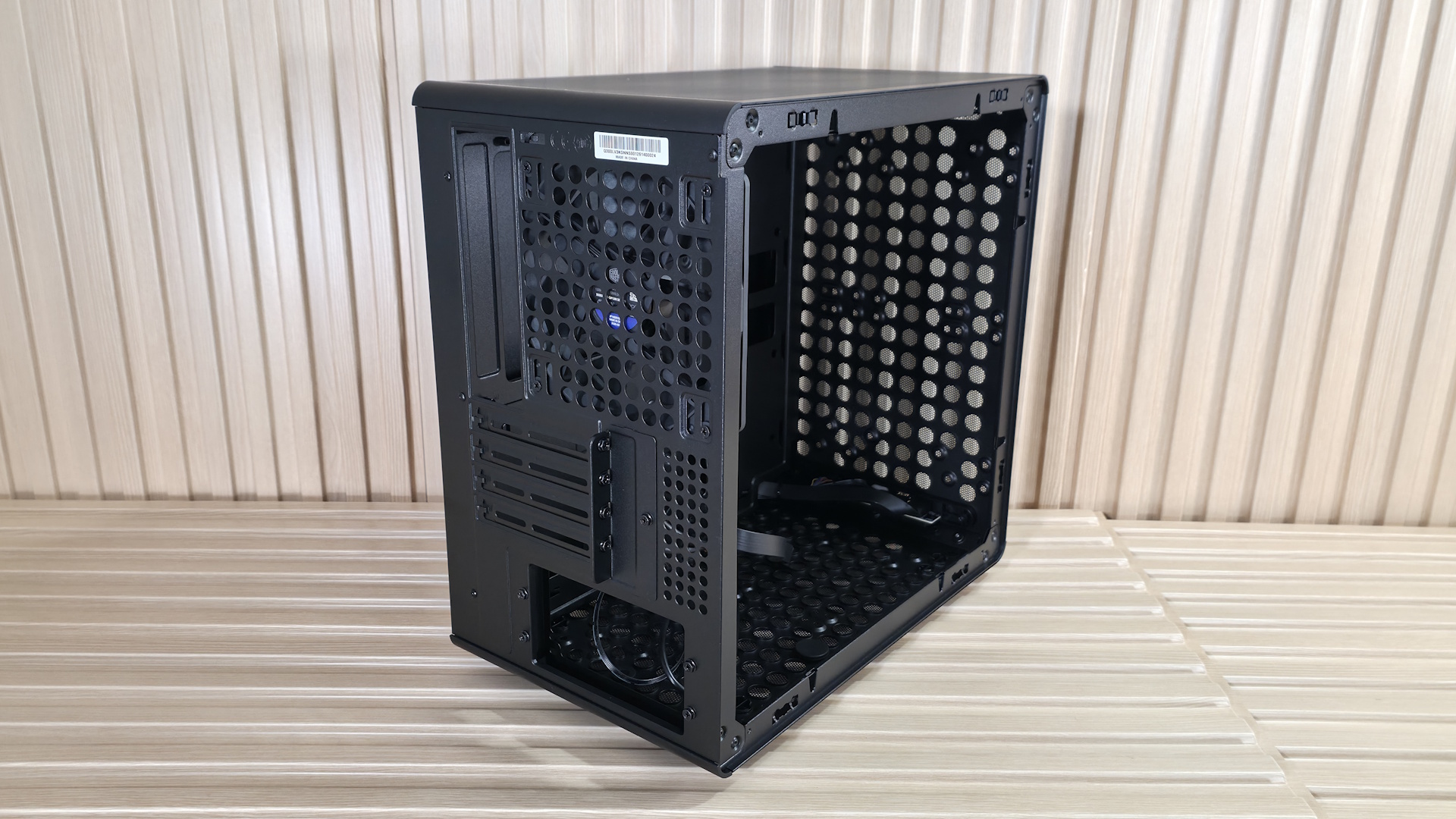 Cooler Master Q300L V3 - Case inside