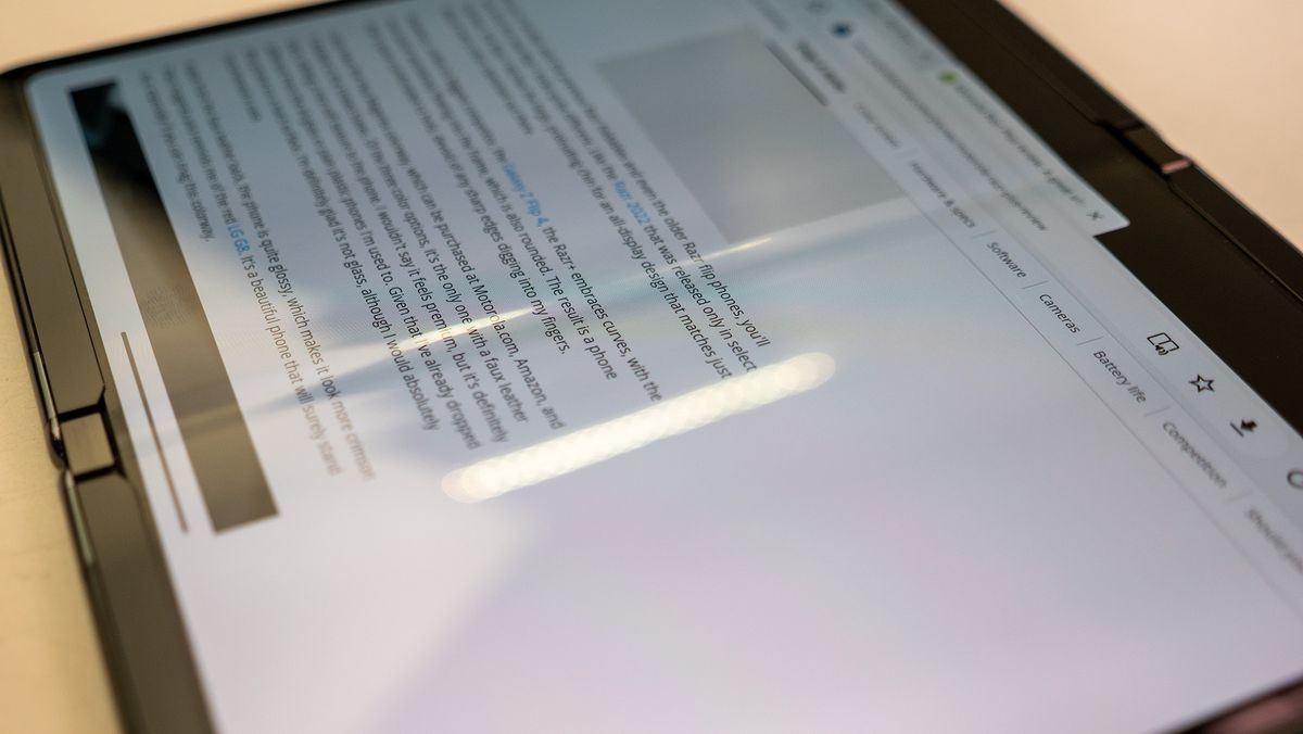 Comparing the display crease on the inner display of the Google Pixel Fold with the Samsung Galaxy Z Fold 4