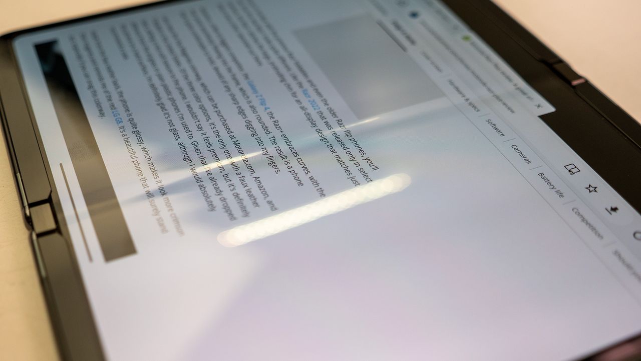Comparing the display crease on the inner display of the Google Pixel Fold with the Samsung Galaxy Z Fold 4