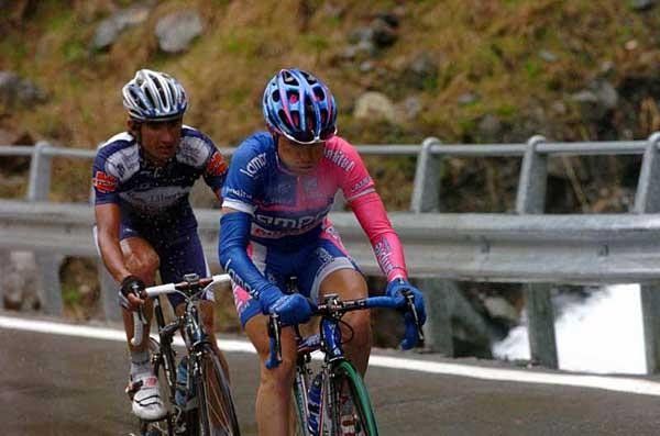 Damiano Cunego (Lampre) does it tough on his way to ninth