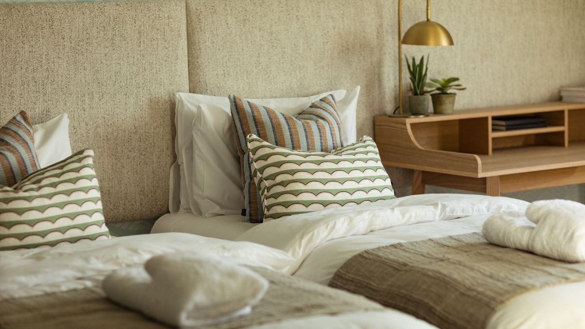 7 Things people with nice-smelling guest bedrooms always do