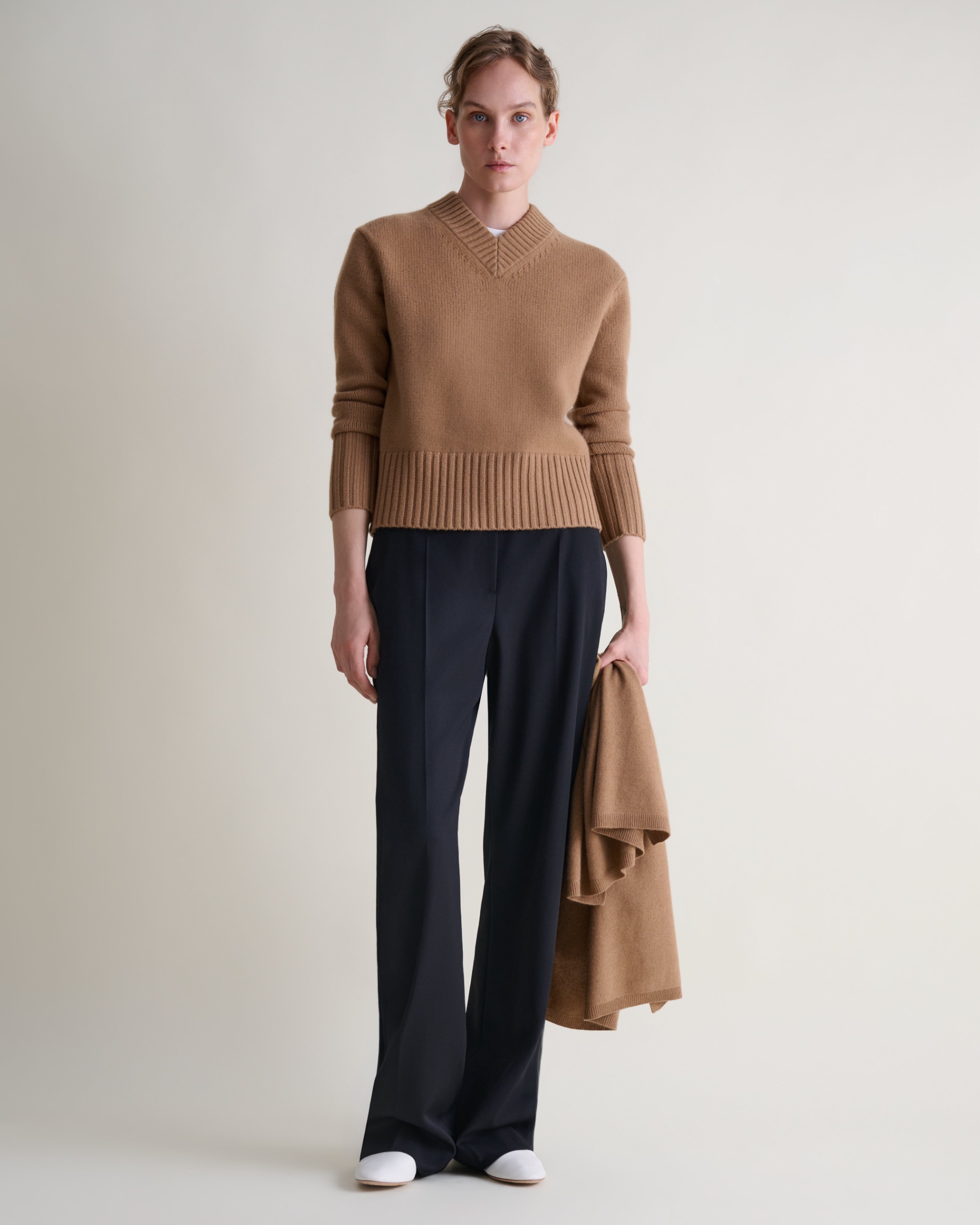 Women's Wool V-Neck Jumper - Deep Camel - Xs / Deep Camel