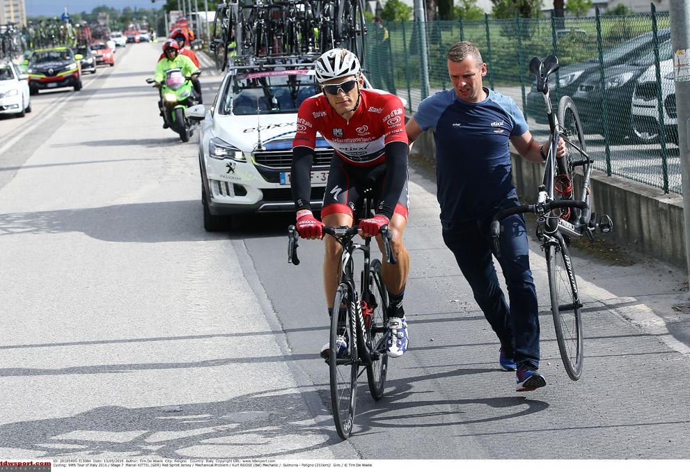 Game over for Kittel after his puncture
